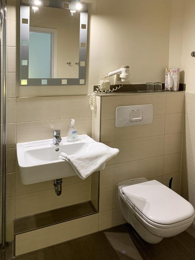 Double Room Private Bathroom